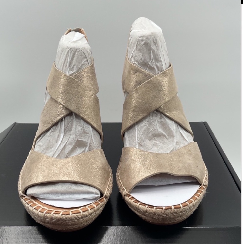 Gentle Souls by Kenneth Cole Corinne Champagne Metallic Wedge Espadrilles 6.5M